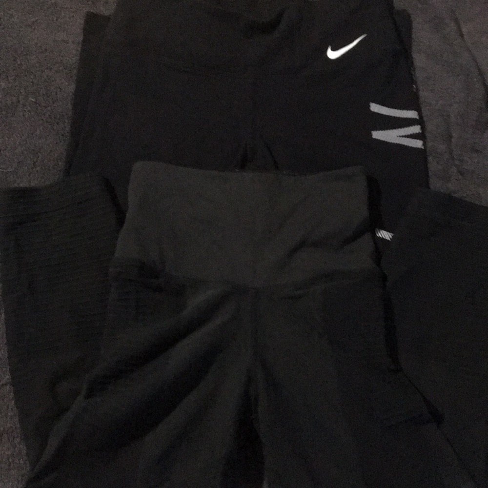 2 Nike Capri bundle. Size small. Smoke free home.